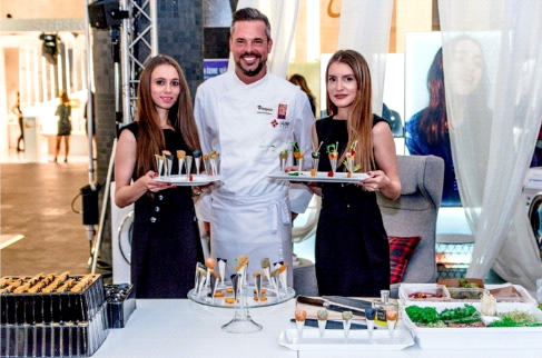 Picture 1: The design food tasting of Chef Lázár at the Whirlpool booth Photograph: Réka Földi
